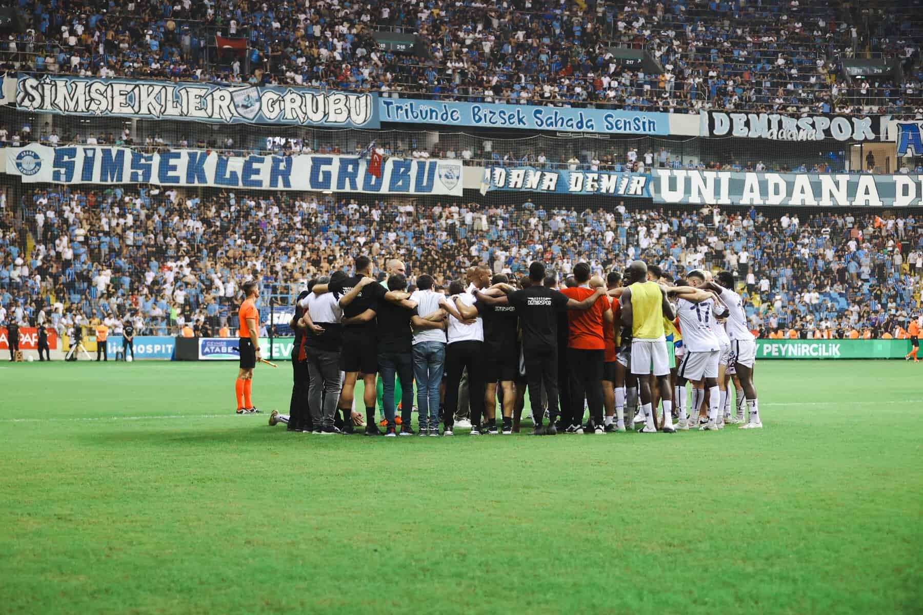 Adana scheidet dramatisch aus – Leichte Gruppen für Beşiktaş und Fenerbahçe