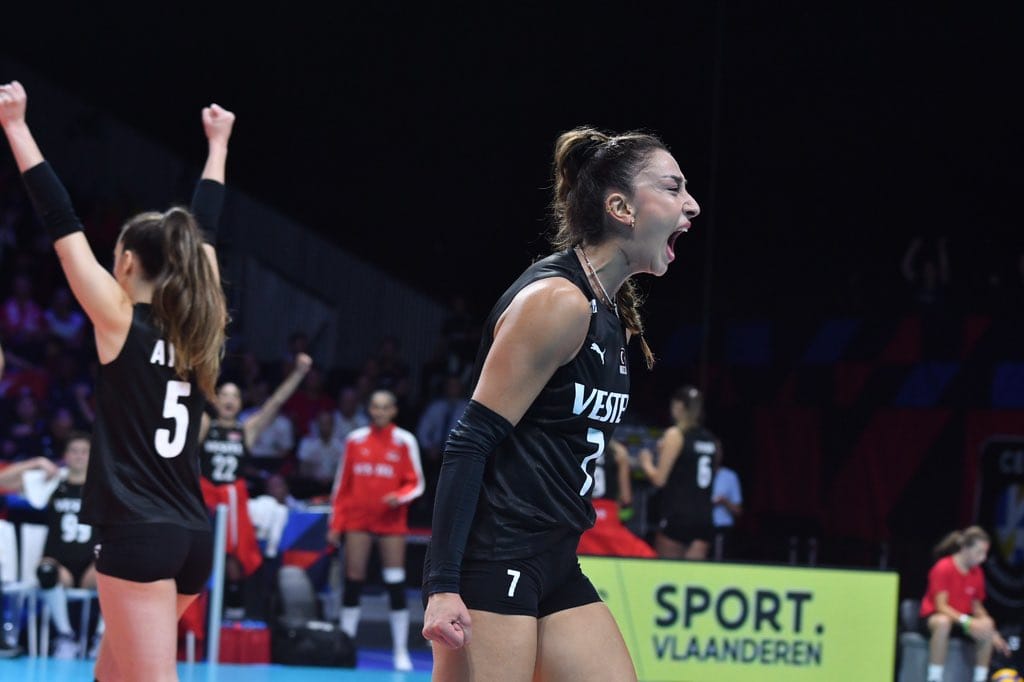 Volleyball: Türkei gewinnt sensationell gegen Italien und steht im Finale