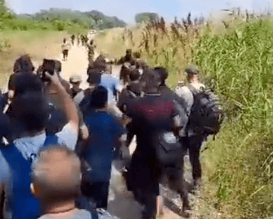 Griechenland: Video zeigt brutalen Messerangriff auf Dutzende Geflüchtete