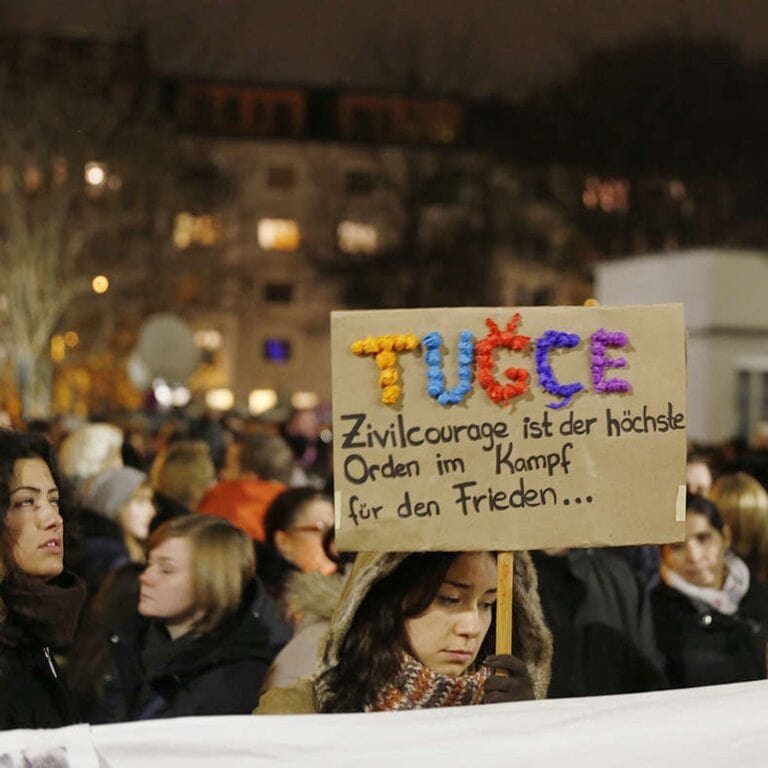 Gedenken an Tuğçe Albayrak: Tausende kommen an ihrem Geburts- und Todestag zusammen