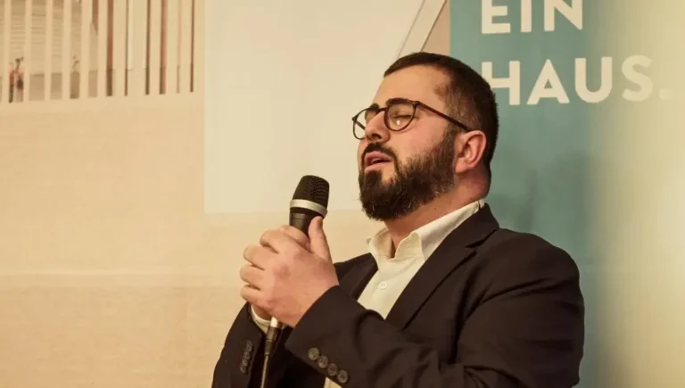 Interreligiöses Iftar im House of One: „Bei allen Unterschieden in erster Linie Mensch“