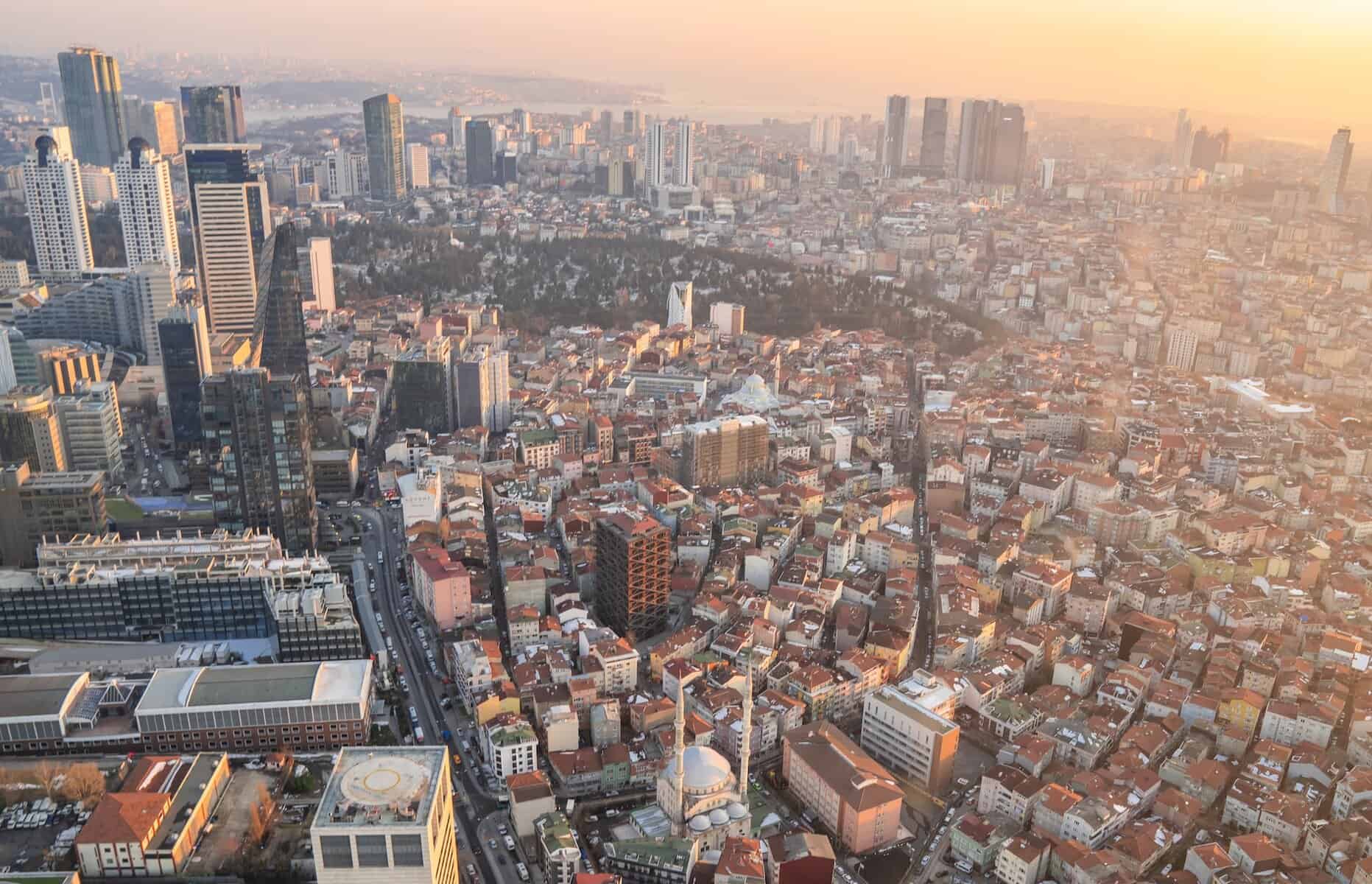 Millionen verlassen Istanbul, zugleich steigt die Zahl ausländischer Bewohner