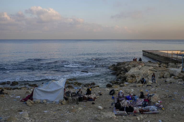 Per Fähre in die Türkei: Menschen verlassen den Libanon
