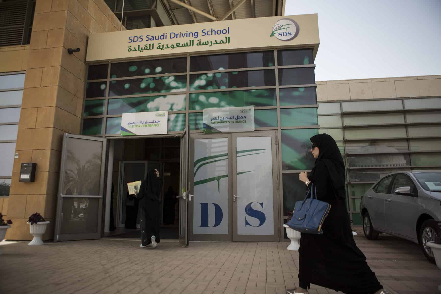 Frauen am Steuer: Saudi-Arabien zwischen Reformen und Repression