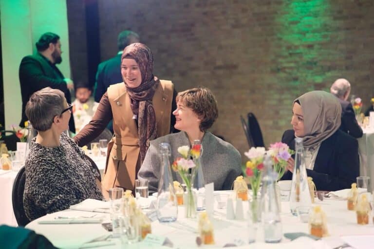 Interreligiöses Iftar in Berlin: Zeichen der Einheit und des Dialogs