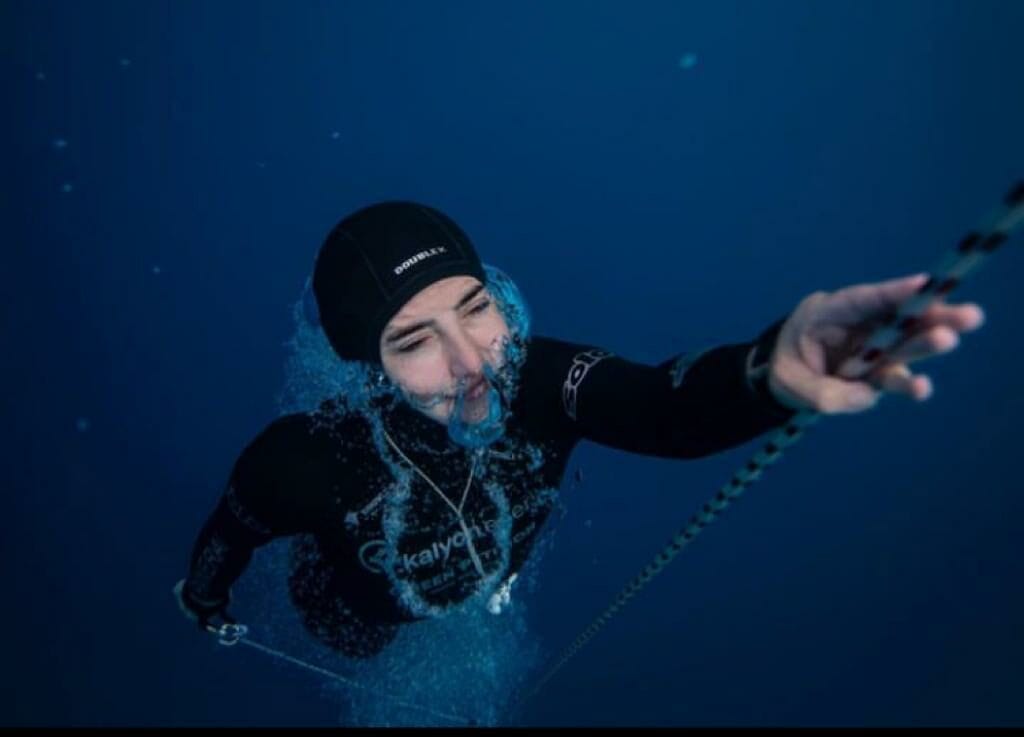 Türkische Freitaucherin Şahika Ercümen stellt Weltrekord auf